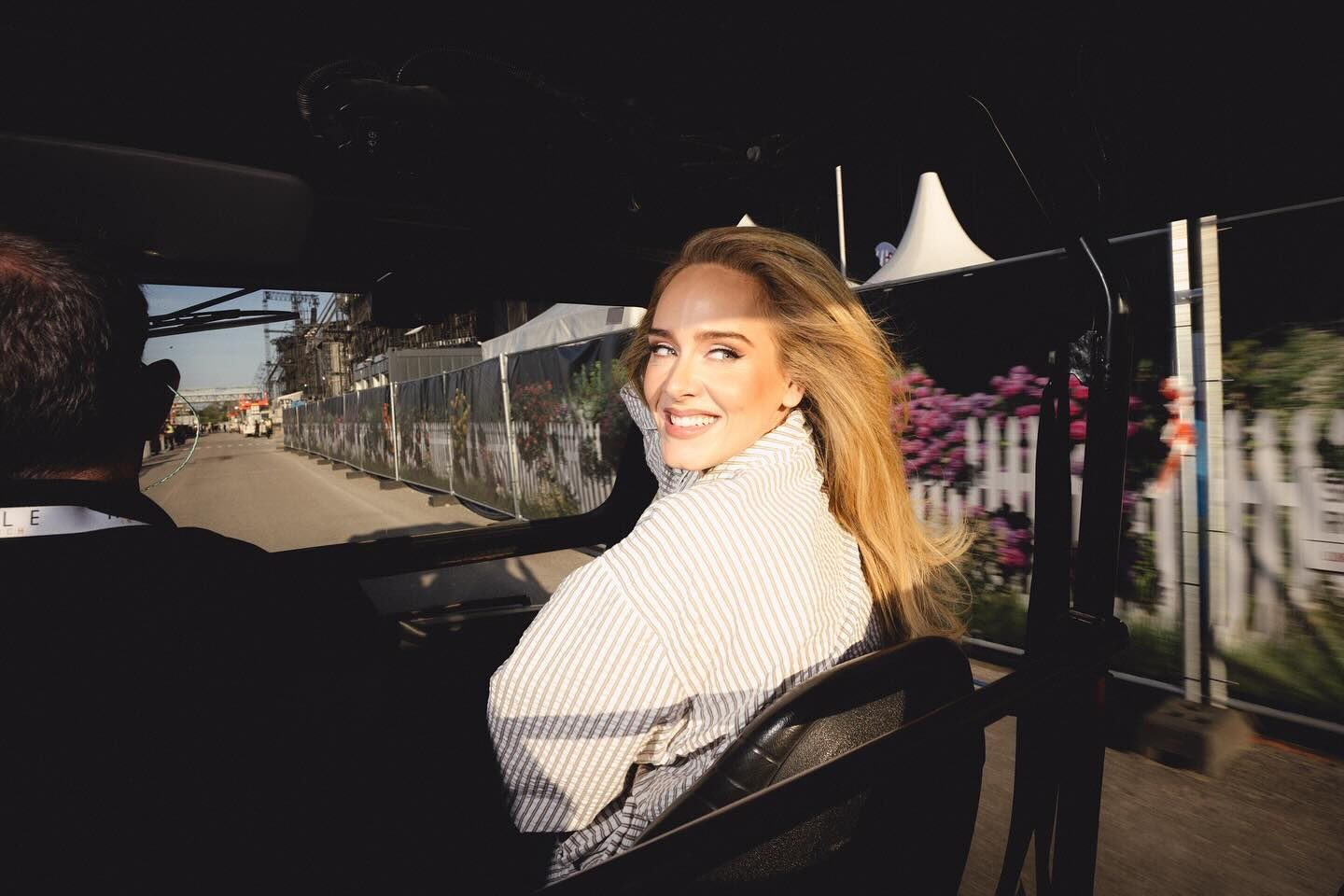 Dünyaca ünlü şarkıcı Adele'den üzen haber! Kulağı sağır kaldı - 3. Resim