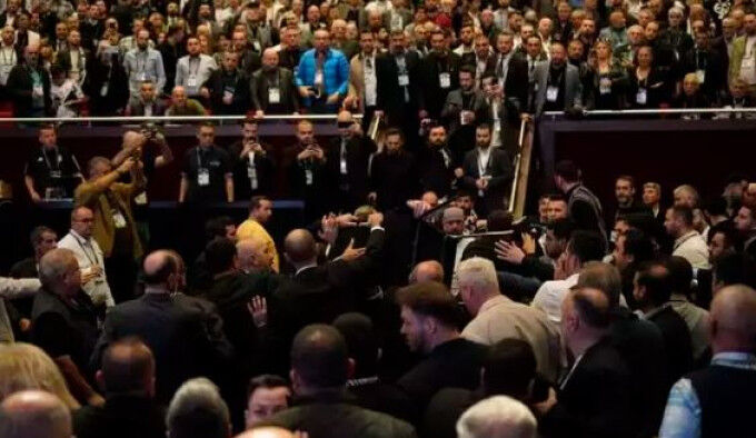 Eski Başkan Çebi'ye ibra şoku! Beşiktaş Mali Genel Kurulu'nda kavga çıktı Eski Başkan Çebi'ye ibra şoku! Beşiktaş Mali Genel Kurulu'nda kavga çıktı - 1. Resim