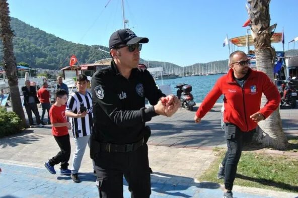 Fethiye'de siyah kurt köpeğinin saldırdığı polis hastaneye kaldırıldı - 4. Resim