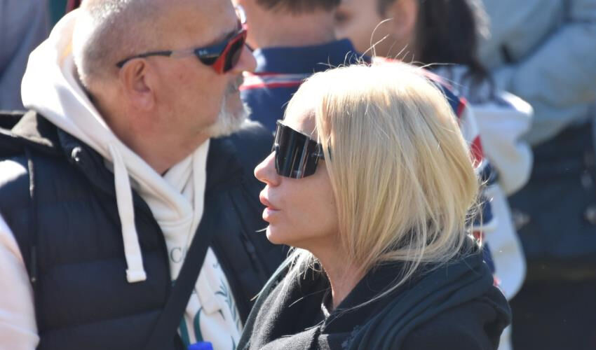 Gülşen’den babasına veda! Cenazede gözyaşlarını tutamadı Gülşen’den babasına veda! Cenazede gözyaşlarını tutamadı - 9. Resim