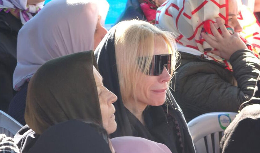 Gülşen’den babasına veda! Cenazede gözyaşlarını tutamadı Gülşen’den babasına veda! Cenazede gözyaşlarını tutamadı - 2. Resim