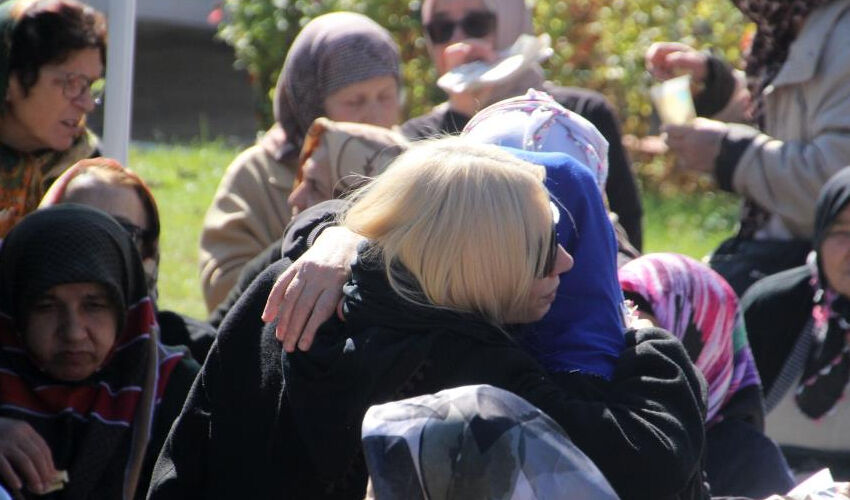 Gülşen’den babasına veda! Cenazede gözyaşlarını tutamadı Gülşen’den babasına veda! Cenazede gözyaşlarını tutamadı - 6. Resim