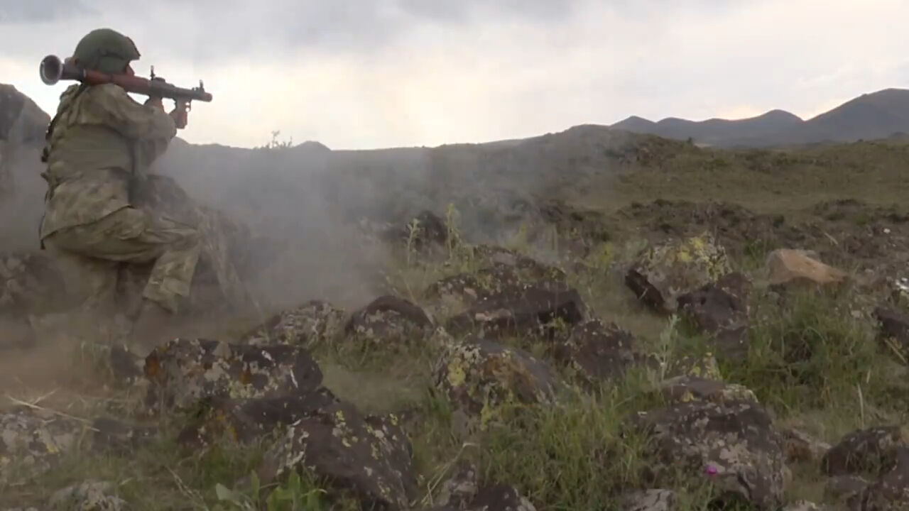 Mehmetçik Fırat Kalkanı ve Barış Pınarı bölgelerinde 14 PKK'lı teröristi öldürdü - 1. Resim