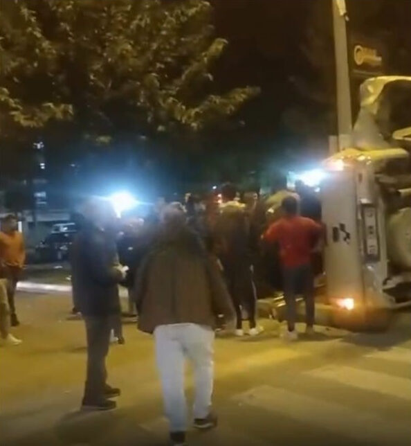 Yolcu otobüsü ile pikap çarpıştı! Aralarında çocuklar da var, çok sayıda kişi yaralandı - 3. Resim