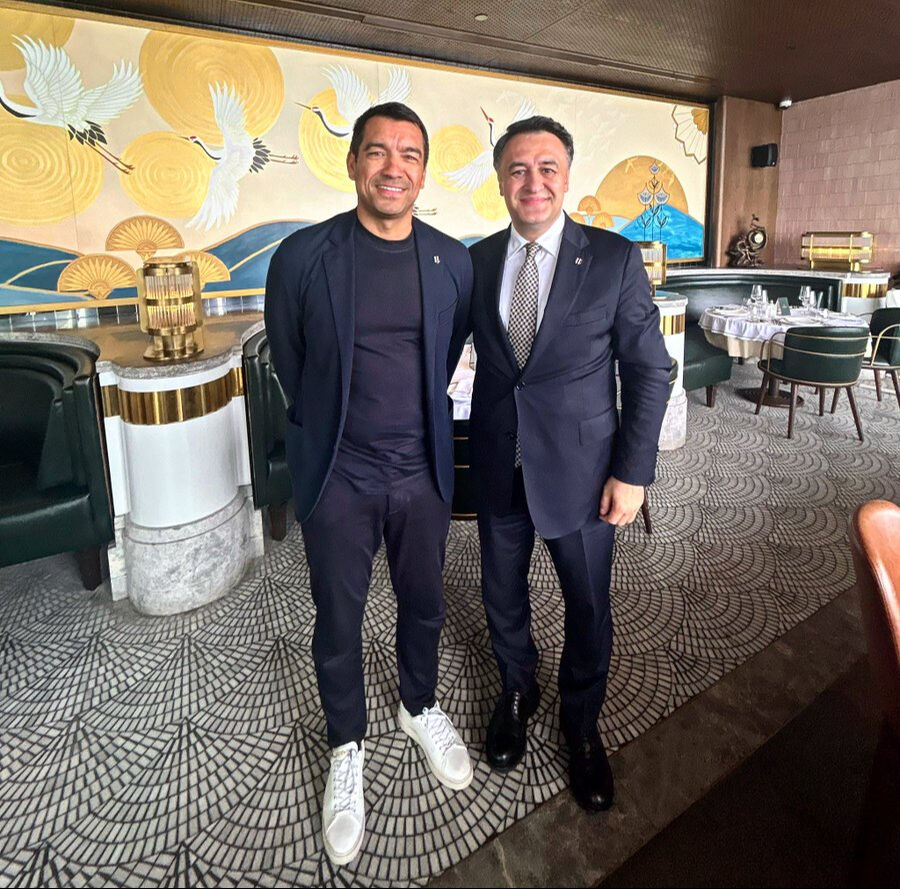 Beşiktaş Başkanı Hasan Arat'ın korumasından muhabire çirkin saldırı - 1. Resim