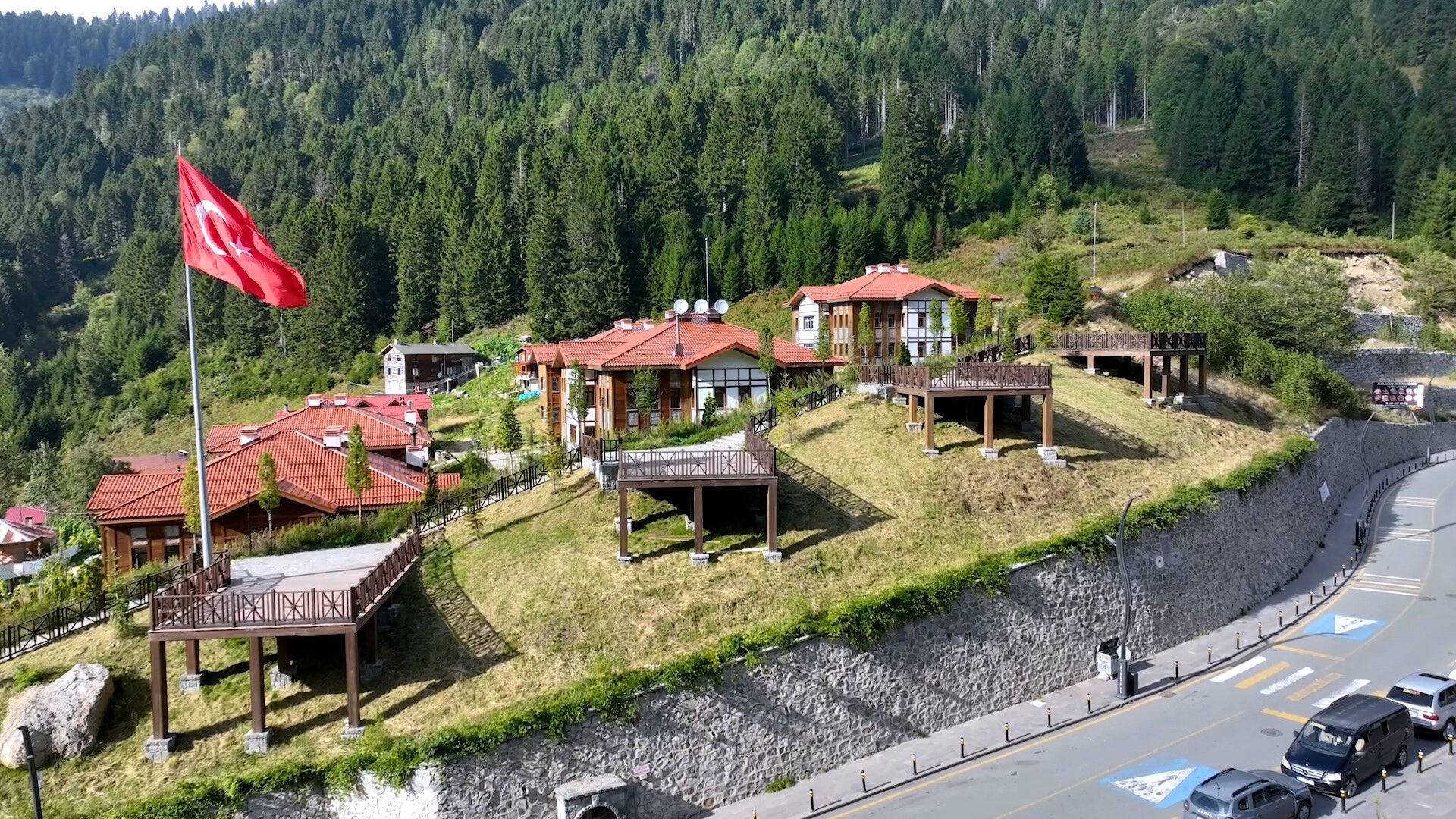 Çirkin yapılar ve kaçak salıncaklara veda! Ayder Yaylası'nın yeni hali tam not aldı - 2. Resim