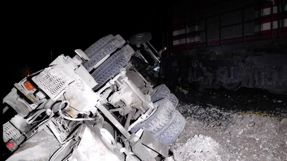 Edirne'de 35 yolcuyu taşıyan tren beton pompasına çarptı! - 2. Resim