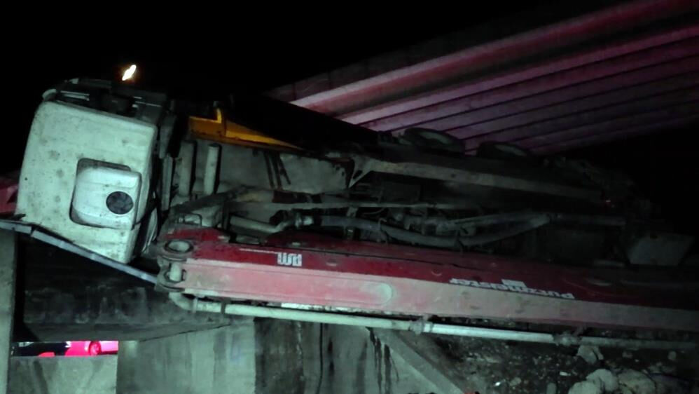 Edirne'de 35 yolcuyu taşıyan tren beton pompasına çarptı! - 3. Resim