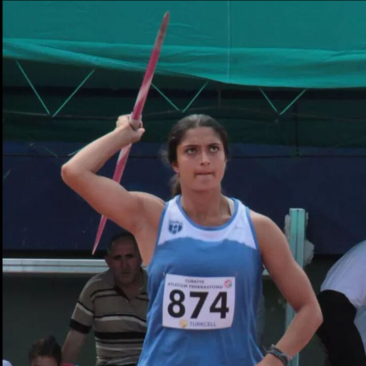 Evinin balkonundan düşerek hayatını kaybetti: Milli sporcu Selene Durna kimdir? Evinin balkonundan düşerek hayatını kaybetti: Milli sporcu Selene Durna kimdir? - 2. Resim