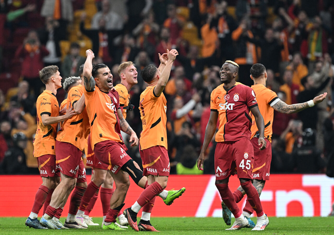 Galatasaray penaltı, Beşiktaş kırmızı bekledi! Trio ekibi Galatasaray-Beşiktaş maçının kararlarını yorumladı Galatasaray penaltı, Beşiktaş kırmızı bekledi! Derbiye damga vuran hakem kararları doğru mu? - 1. Resim