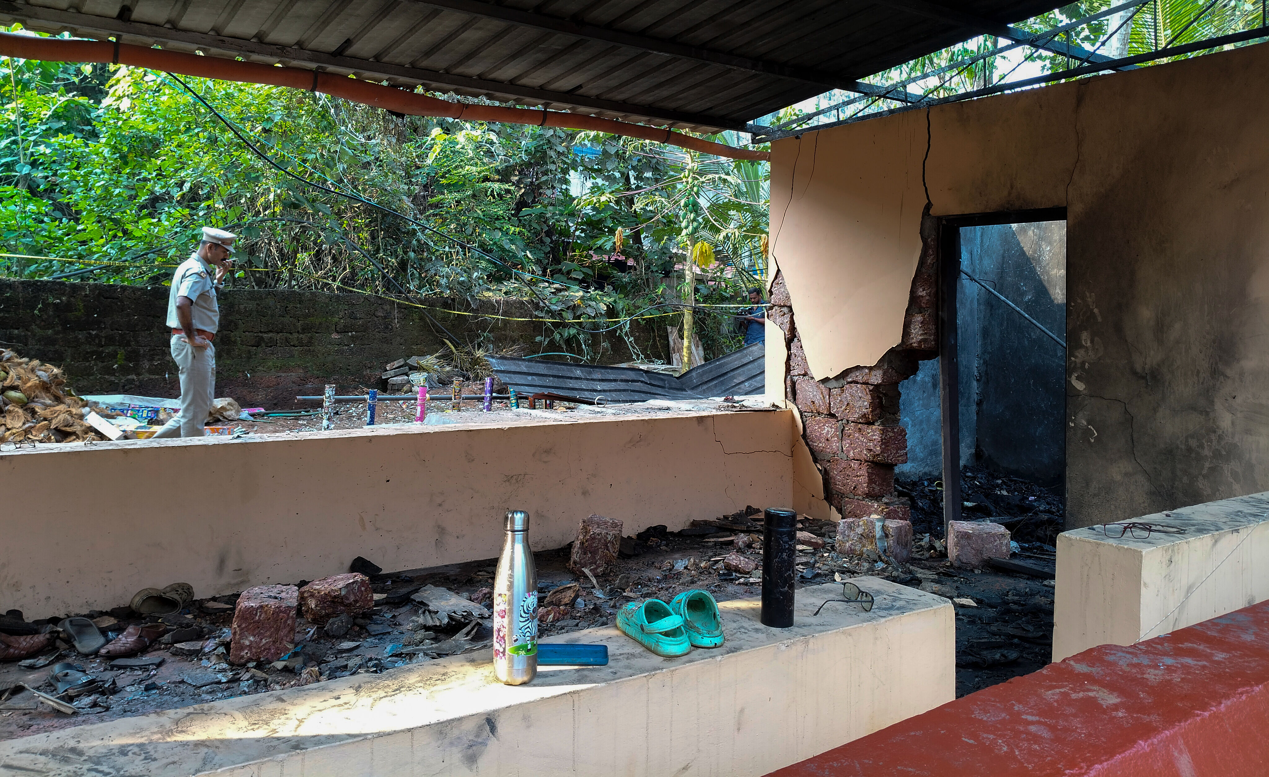 Hindistan'da festival faciaya dönüştü! Havai fişek deposu patladı, yüzlerce yaralı var - 1. Resim