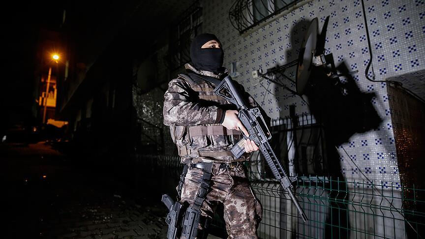 İstanbul'da terör örgütü PKK/KCK operasyonunda 19 kişi tutuklandı İstanbul'da terör örgütü PKK/KCK operasyonunda 19 kişi tutuklandı - 1. Resim
