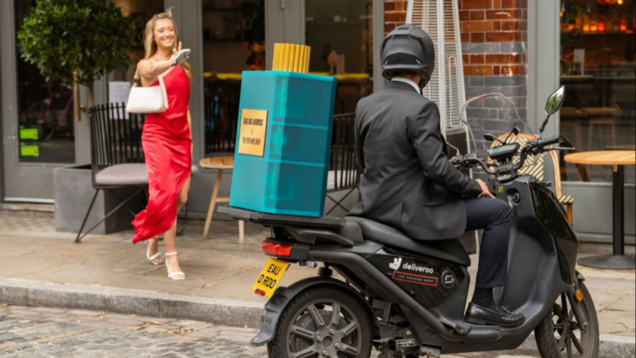 Parfüm sıkmayı unutanlar için acil servis: Eau De-Liveroo - 1. Resim
