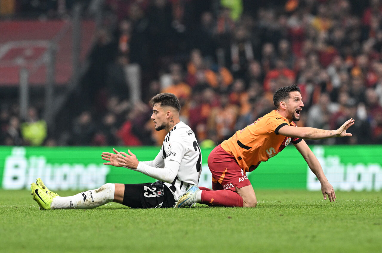 Spor yazarları Galatasaray-Beşiktaş derbisi için neler dedi? Galatasaray 12- Beşiktaş+F.Bahçe 2 Spor yazarları Galatasaray-Beşiktaş derbisi için neler dedi? Galatasaray 12- Beşiktaş+F.Bahçe 2 - 13. Resim