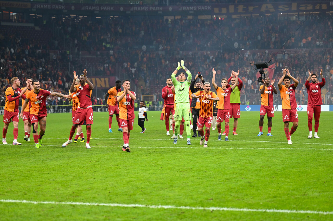 Spor yazarları Galatasaray-Beşiktaş derbisi için neler dedi? Galatasaray 12- Beşiktaş+F.Bahçe 2 Spor yazarları Galatasaray-Beşiktaş derbisi için neler dedi? Galatasaray 12- Beşiktaş+F.Bahçe 2 - 11. Resim