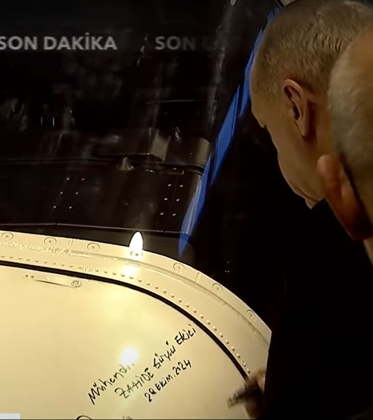 TUSAŞ'ta şehit Zahide Güçlü Ekici imzası! Cumhurbaşkanı Erdoğan GÖKBEY'e adını yazdı TUSAŞ'ta şehit Zahide Güçlü Ekici imzası! Cumhurbaşkanı Erdoğan GÖKBEY'e adını yazdı - 3. Resim