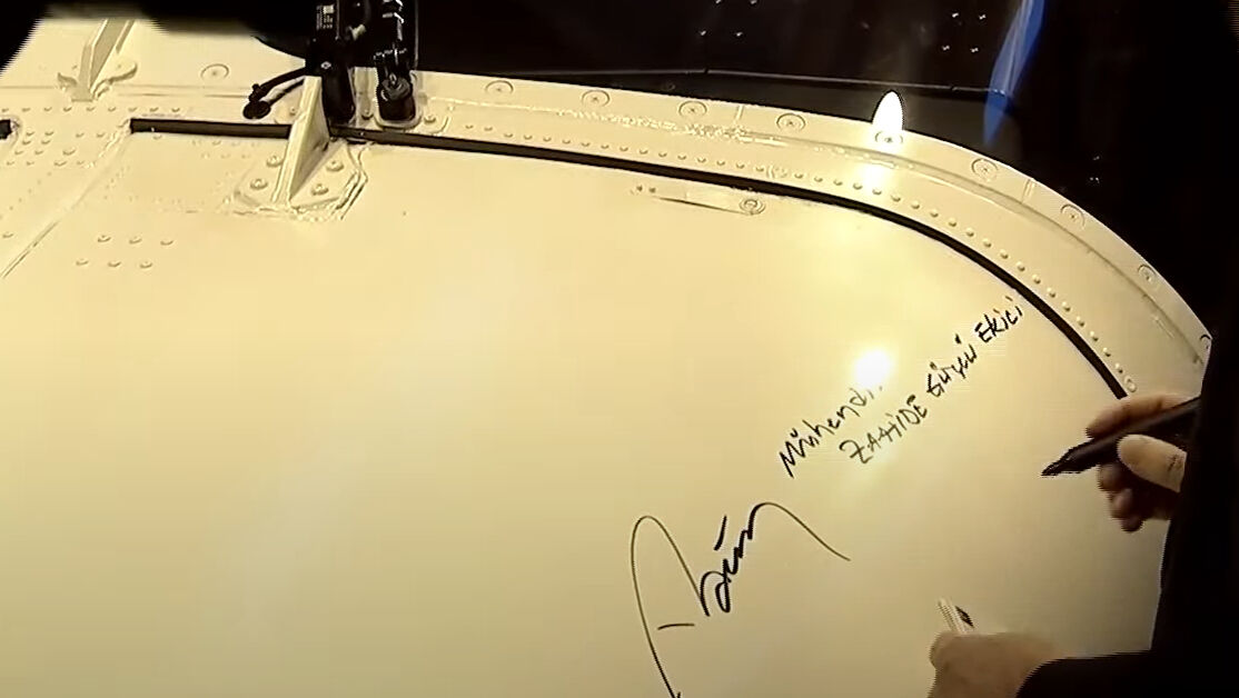 TUSAŞ'ta şehit Zahide Güçlü Ekici imzası! Cumhurbaşkanı Erdoğan GÖKBEY'e adını yazdı TUSAŞ'ta şehit Zahide Güçlü Ekici imzası! Cumhurbaşkanı Erdoğan GÖKBEY'e adını yazdı - 2. Resim