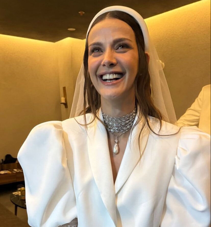 Ural Kaspar ile evlenen İrem Helvacıoğlu kötü gelinlik seçimiyle dillere düştü - 4. Resim