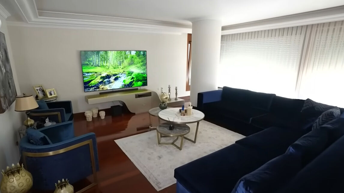 Aslı Hünel'in 5+1 deniz manzaralı evi gündem oldu! Kocaman salonu dikkat çekti - 1. Resim