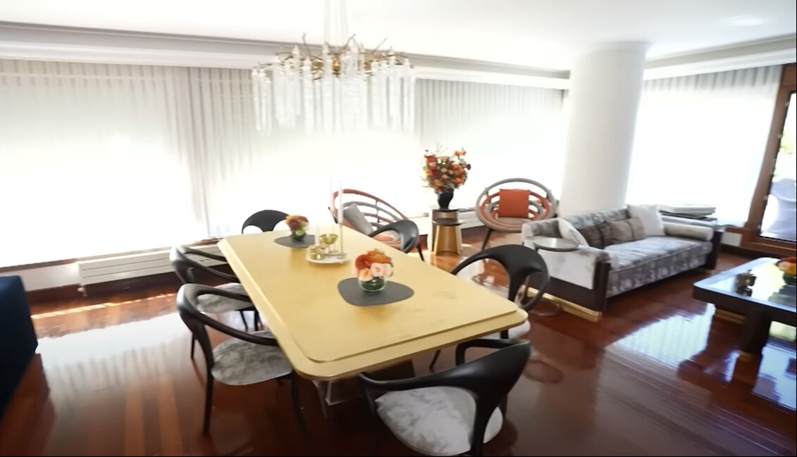 Aslı Hünel'in 5+1 deniz manzaralı evi gündem oldu! Kocaman salonu dikkat çekti - 2. Resim