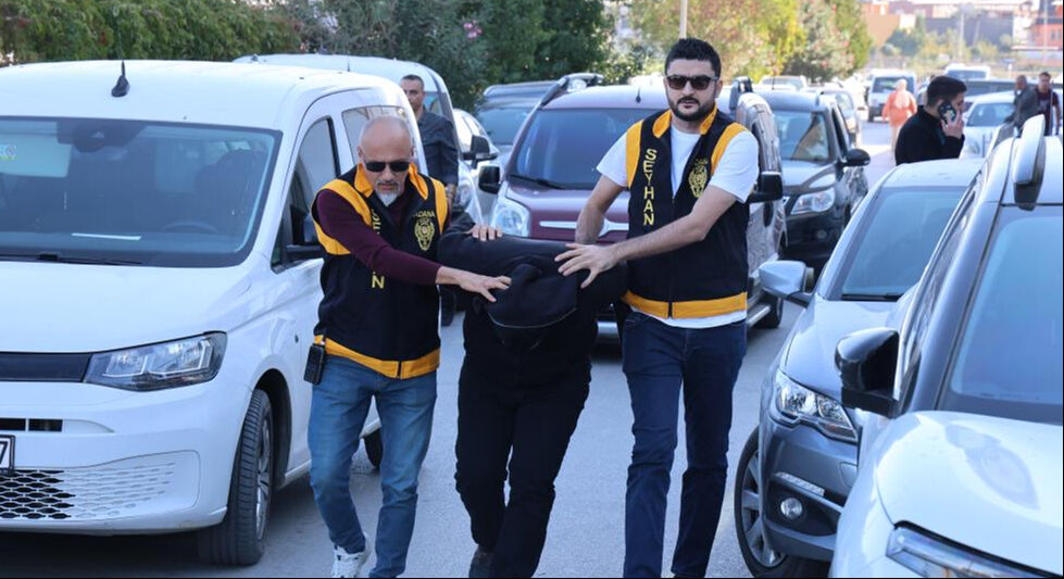 Boşanma aşamasındaki eşini kaçırmaya çalıştı! Adana'da sokak ortasında dehşet - 2. Resim