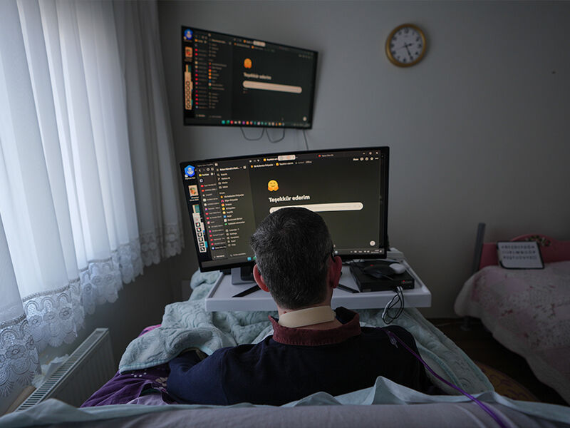 Felç bilgisayar programcısını durduramadı! Yatağında özel donanımla kod yazmaya devam ediyor - 2. Resim