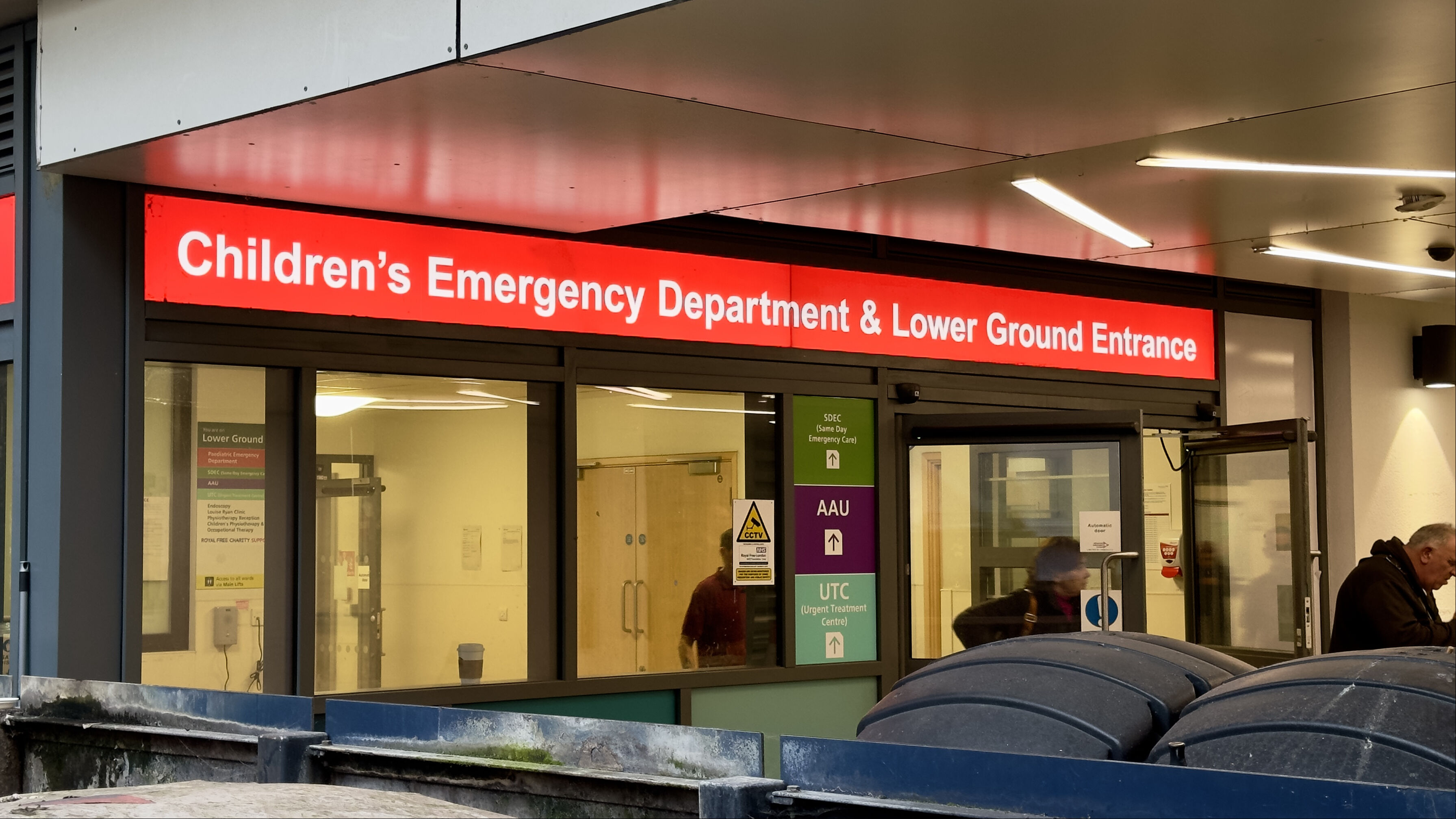 İngiltere'de virüs alarmı! Yeni varyant ilk kez tespit edildi, halk panik içinde İngiltere'de virüs alarmı! Yeni varyant ilk kez tespit edildi, halk panik içinde - 2. Resim