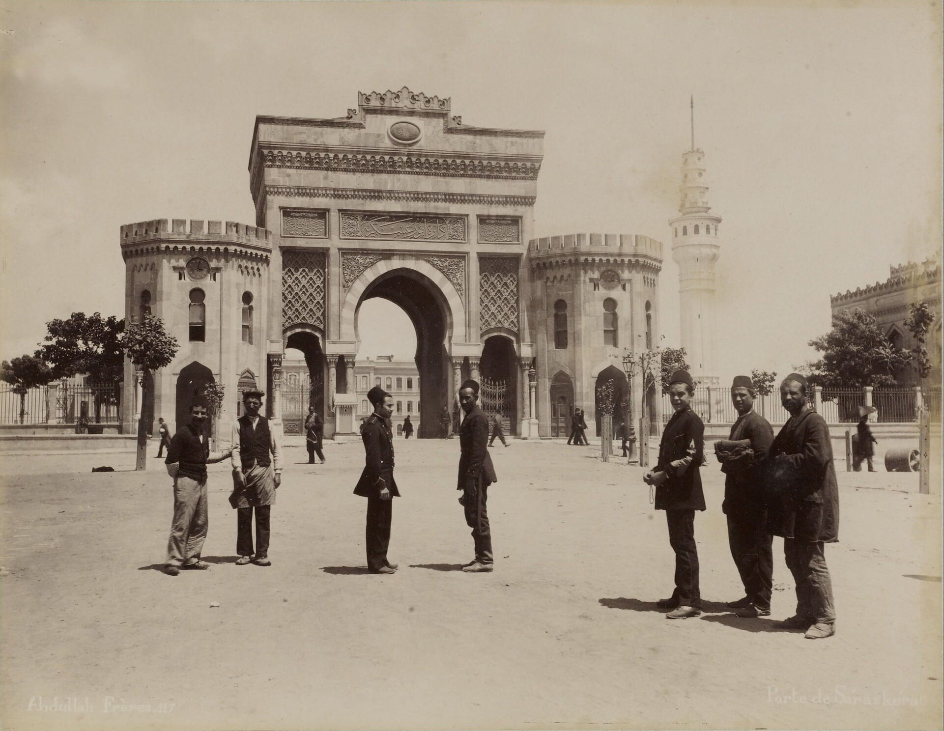 İstanbulkart reklamında skandal! Tarihi kapıdan tuğra ve ayetler silindi İstanbulkart reklamında skandal! Tarihi kapıdan tuğra ve ayetler silindi - 3. Resim