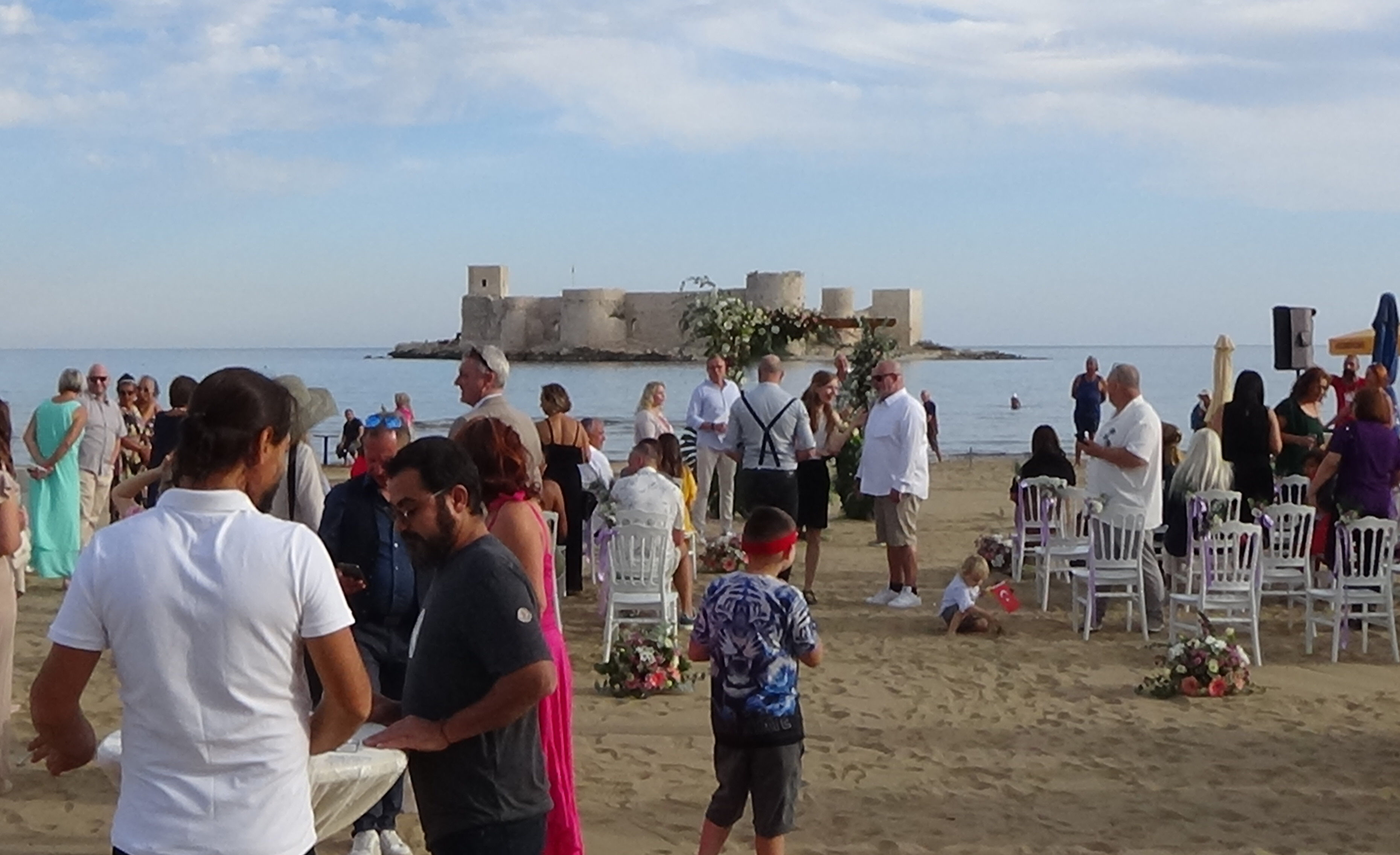 Kanseri yenen eşine düğün sürprizi! Alman çift sevindiren haberi nikahla kutladı - 2. Resim