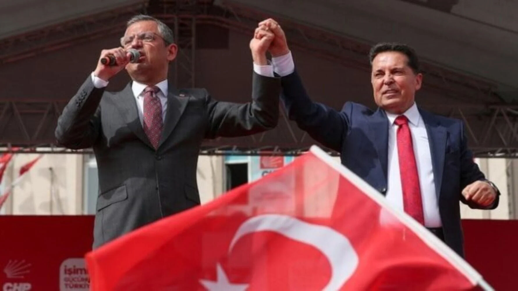 Özgür Özel'den, Esenyurt Belediye Başkanı Ahmet Özer'in gözaltına  alınmasına tepki | Türkiye Gazetesi