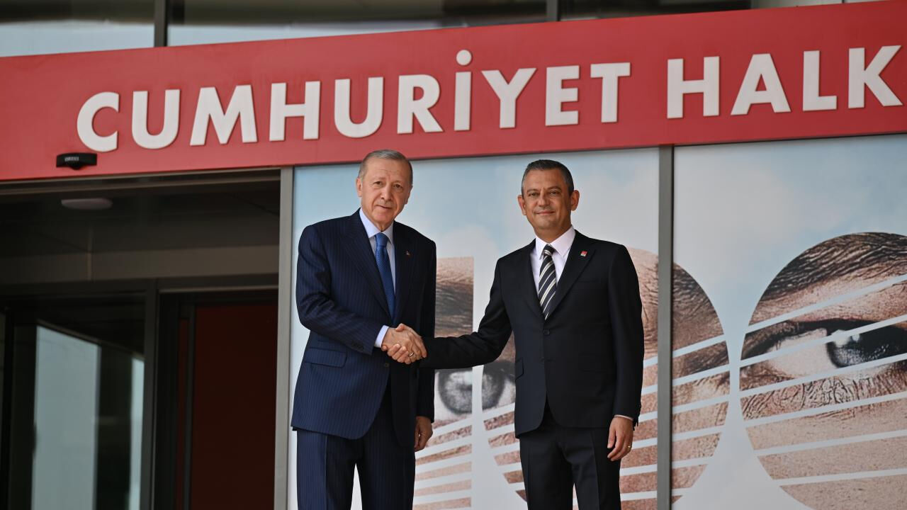 Özgür Özel'den Cumhurbaşkanı Erdoğan'ın teşekkürüne cevap: Yanlış zeminde ve yanlış biçimde Özgür Özel'den Cumhurbaşkanı Erdoğan'ın teşekkürüne cevap: Yanlış zeminde ve yanlış biçimde - 3. Resim