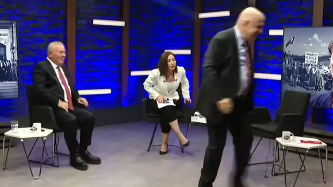 Stüdyoda ilginç anlar! Ümit Özdağ, sunucunun ısrarı üzerine canlı yayını terk etti - 1. Resim