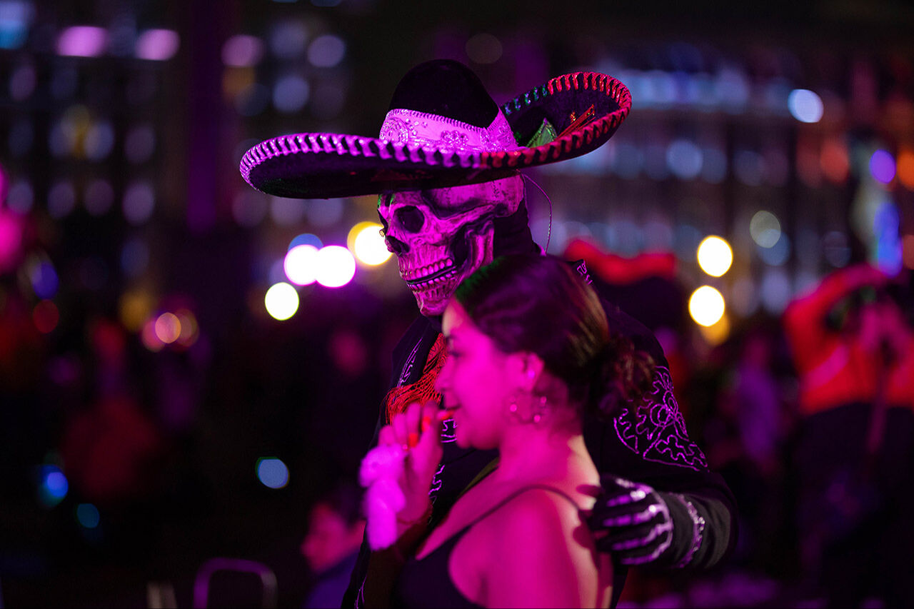 110 yıl önce ölen karikatürist ilham alınıyor! Meksika'da 'Ölüler Günü' kutlandı 110 yıl önce ölen karikatürist ilham alınıyor! Meksika'da 'Ölüler Günü' kutlandı - 2. Resim