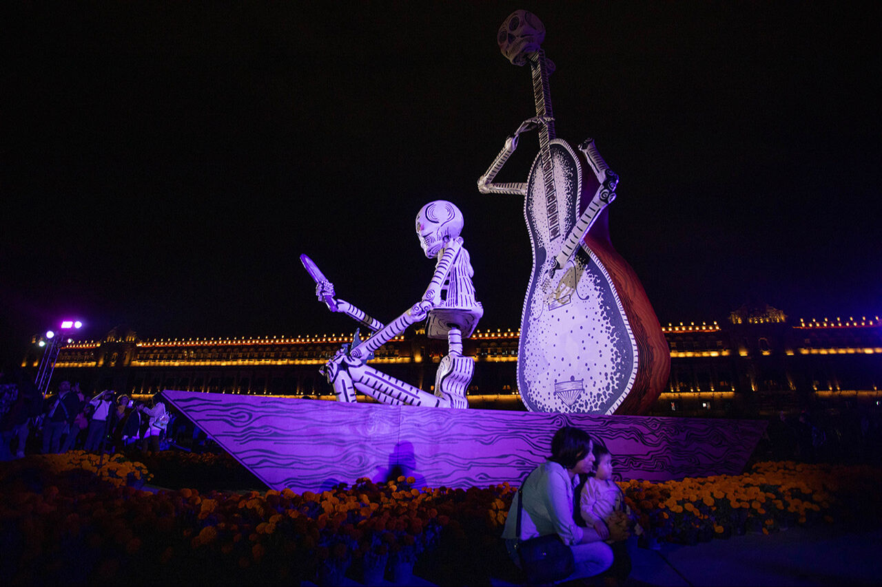 110 yıl önce ölen karikatürist ilham alınıyor! Meksika'da 'Ölüler Günü' kutlandı 110 yıl önce ölen karikatürist ilham alınıyor! Meksika'da 'Ölüler Günü' kutlandı - 4. Resim