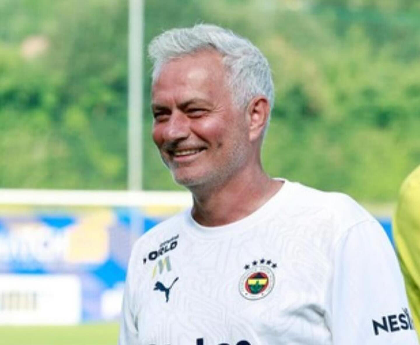Fenerbahçe'ye Trabzonspor maçı öncesi kötü haber! Jose Mourinho sakatlandı Fenerbahçe'ye Trabzonspor maçı öncesi kötü haber! Jose Mourinho sakatlandı - 1. Resim