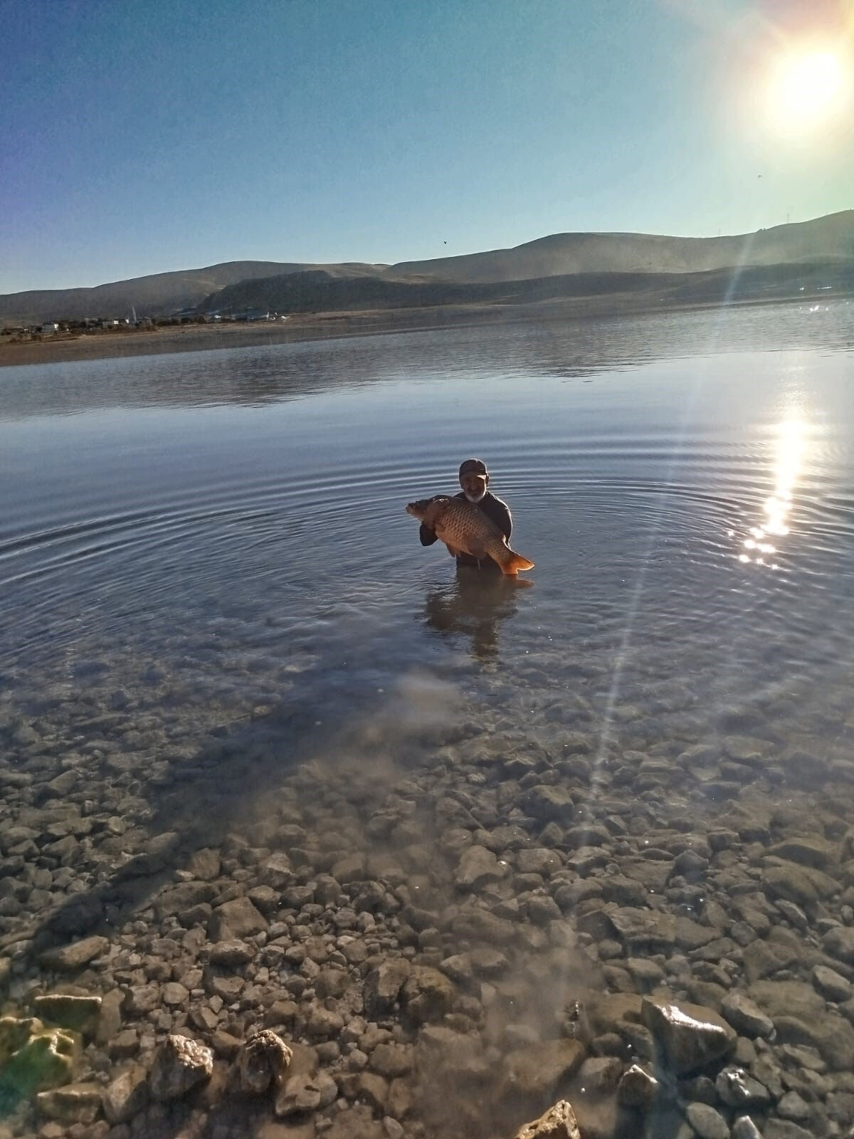 Oltasına takıldı! Devasa balığı gören adam neye uğradığını şaşırdı Oltasına takıldı! Devasa balığı gören adam neye uğradığını şaşırdı - 2. Resim