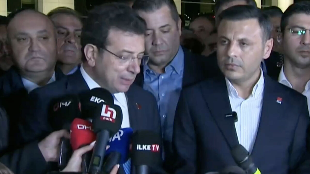 Özgür Özel ve İmamoğlu'ndan Ahmet Özer'e destek açıklaması! İğrenç planı bozacağız Özgür Özel ve İmamoğlu'ndan Ahmet Özer'e destek açıklaması! İğrenç planı bozacağız - 1. Resim