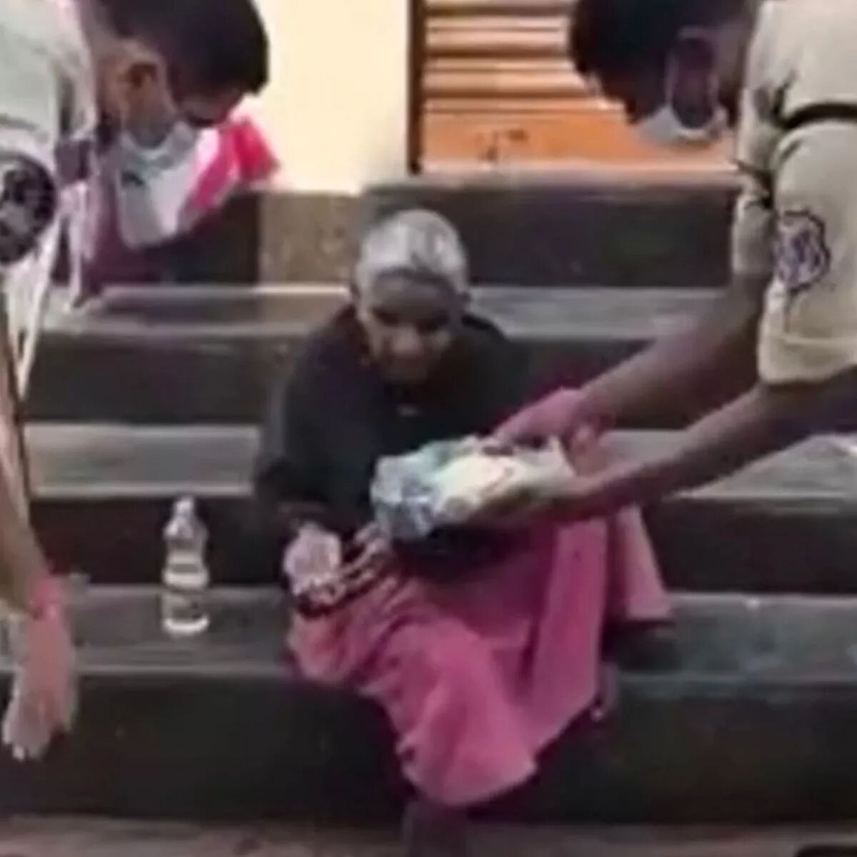 Yaşlı çift oğullarının cesediyle birlikte dört gün yaşadı - 2. Resim