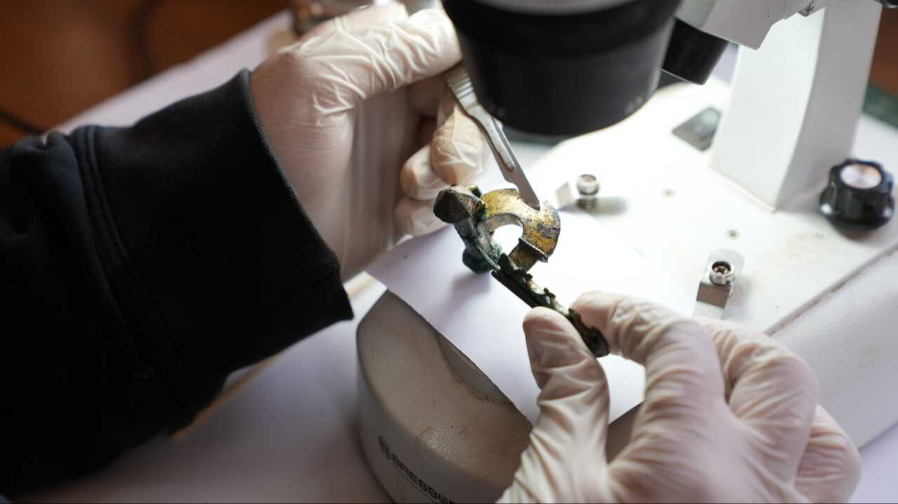 1800 yıl önceye ait fibula ve sikke bulundu! Karabük Hadrianopolis'te şaşırtan parçalar (edited) - 1. Resim