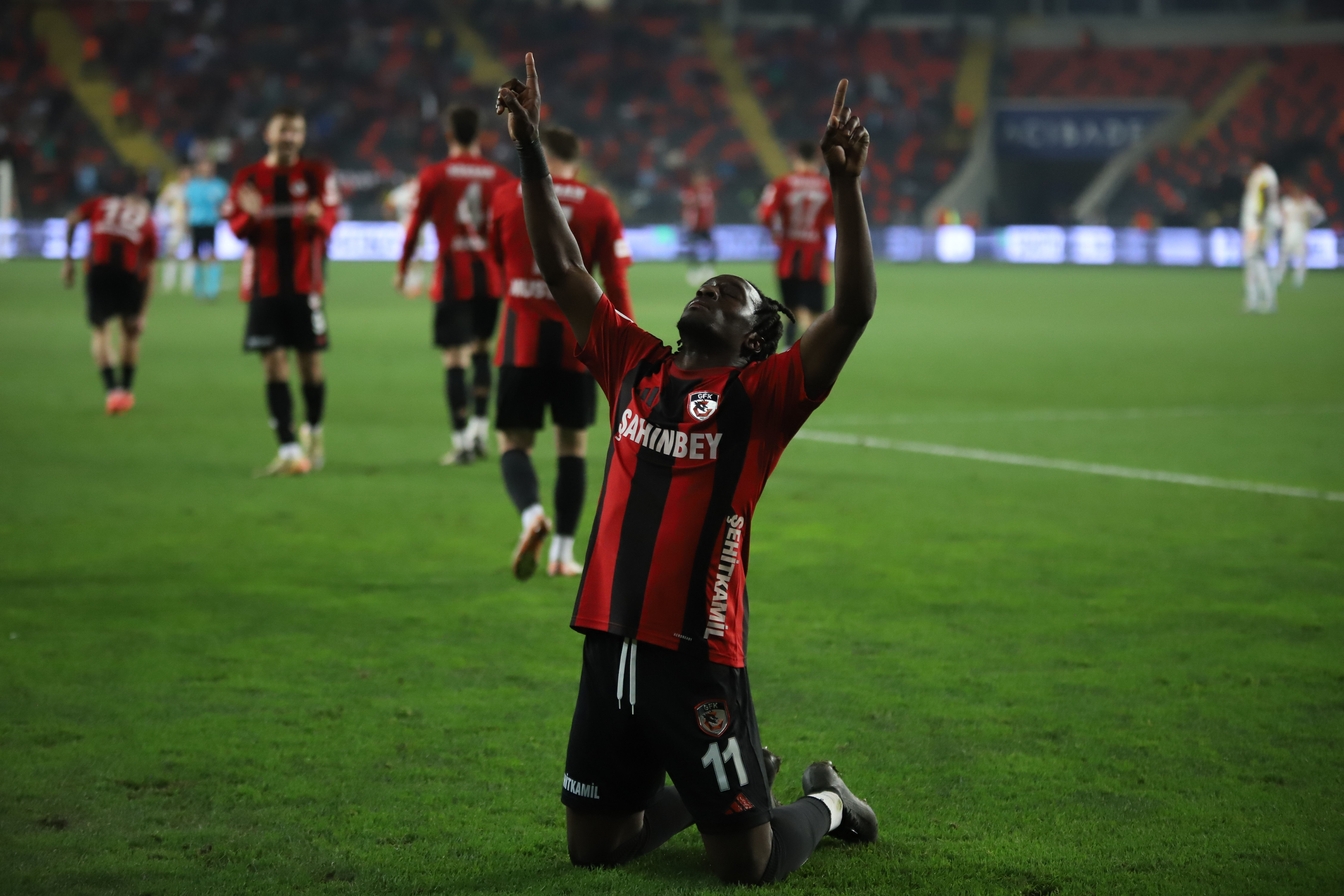 5 dakikada 3 puanı hanesine yazdırdı! Gaziantep, Göztepe'yi 2-1 mağlup etti - 4. Resim