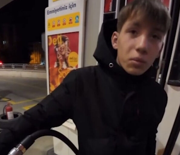 Adana'da akaryakıt istasyonunda  Adana'da akaryakıt istasyonunda