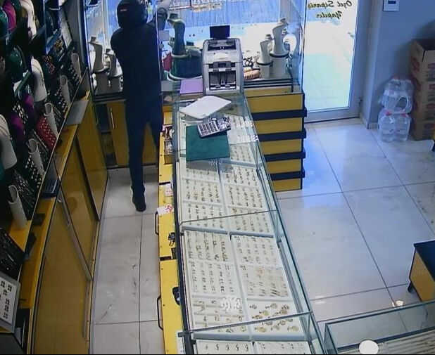 'Baykuş gözü' dövmesi kuyumcuyu vurup soyan şüpheliyi yakalattı - 2. Resim