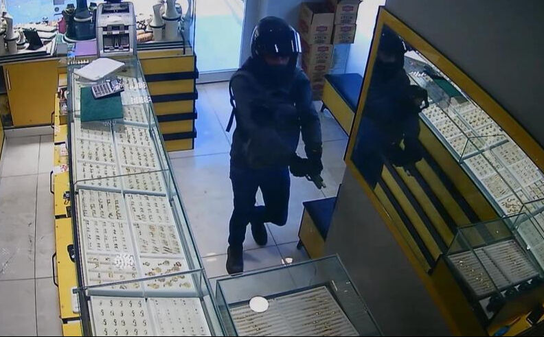 'Baykuş gözü' dövmesi kuyumcuyu vurup soyan şüpheliyi yakalattı - 1. Resim