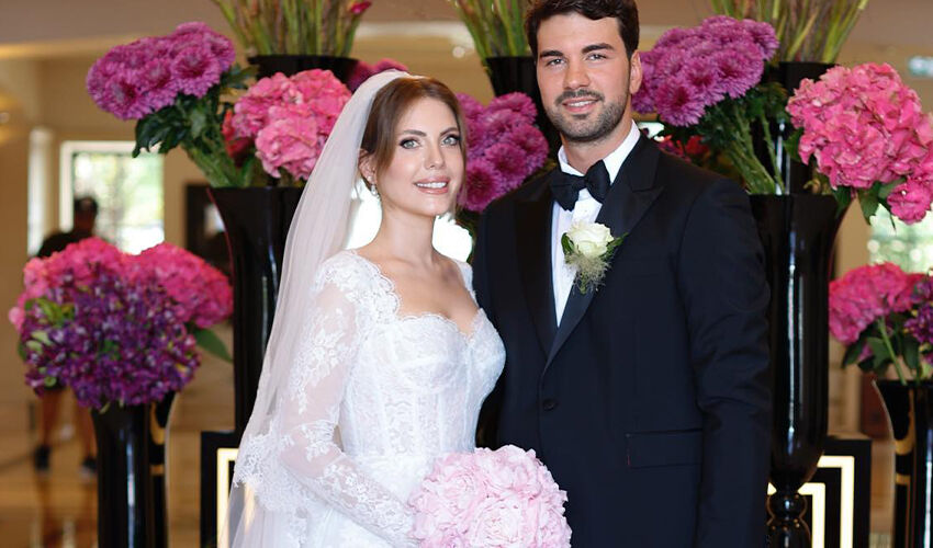 Eda Ece kızı Mina İpek'in yüzünü gösterdi! Bakanlar babaya benzetti - 1. Resim