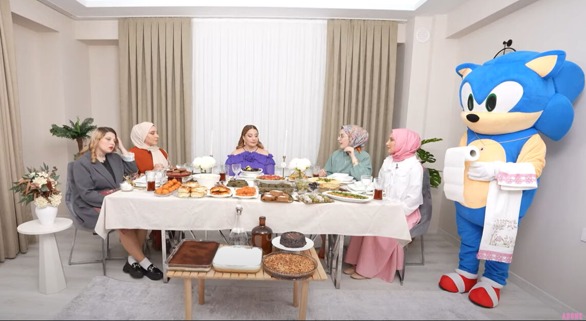 Gelin Evi'nde şaşırtan anlar! Yarışmacının tuhaf sunumu olay oldu Gelin Evi'nde şaşırtan anlar! Yarışmacının tuhaf sunumu olay oldu - 2. Resim