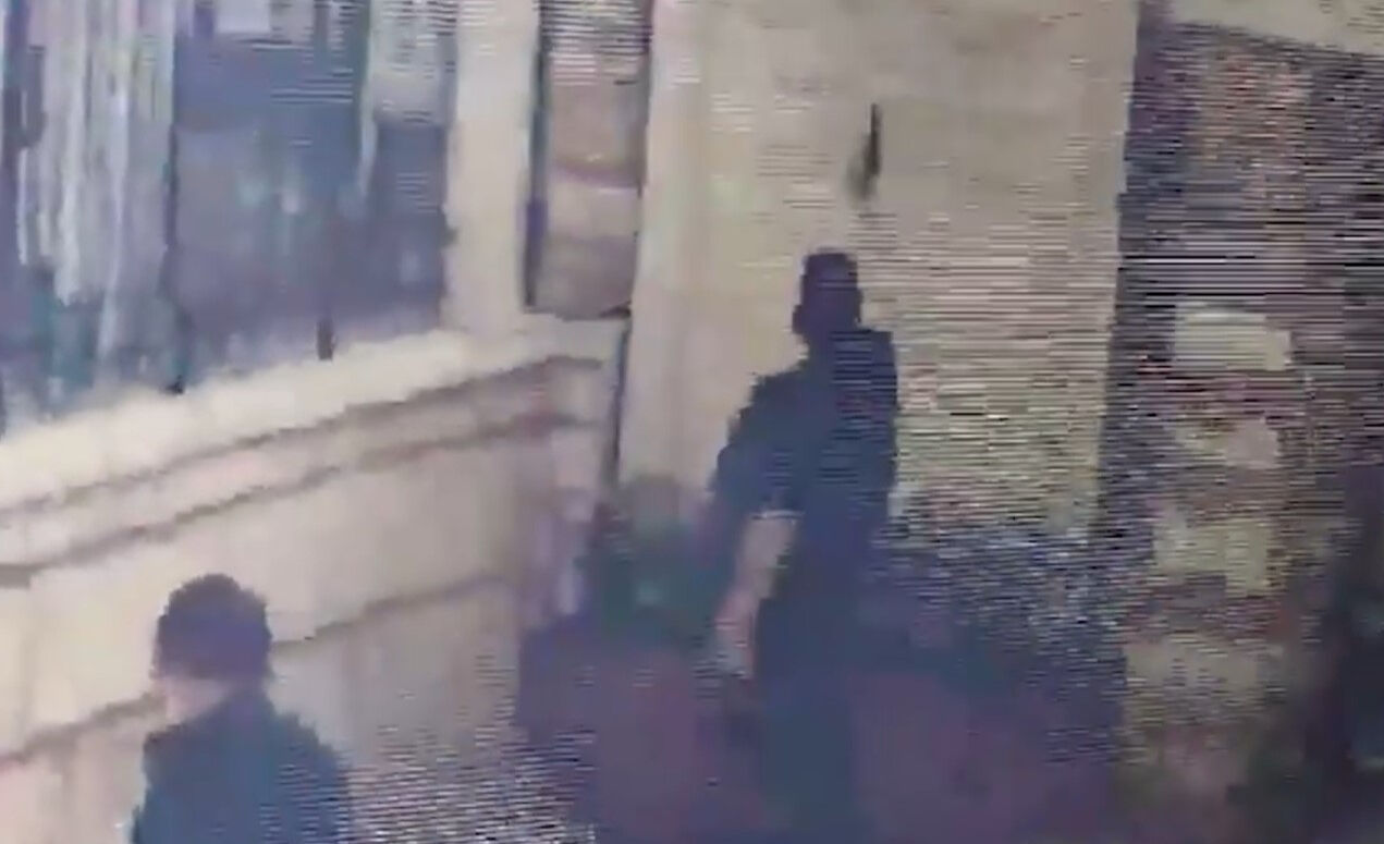 İsmailağa Camii önünde cuma namazı sırasında ateş açıldı İsmailağa Camii önünde cuma namazı sırasında ateş açıldı - 1. Resim