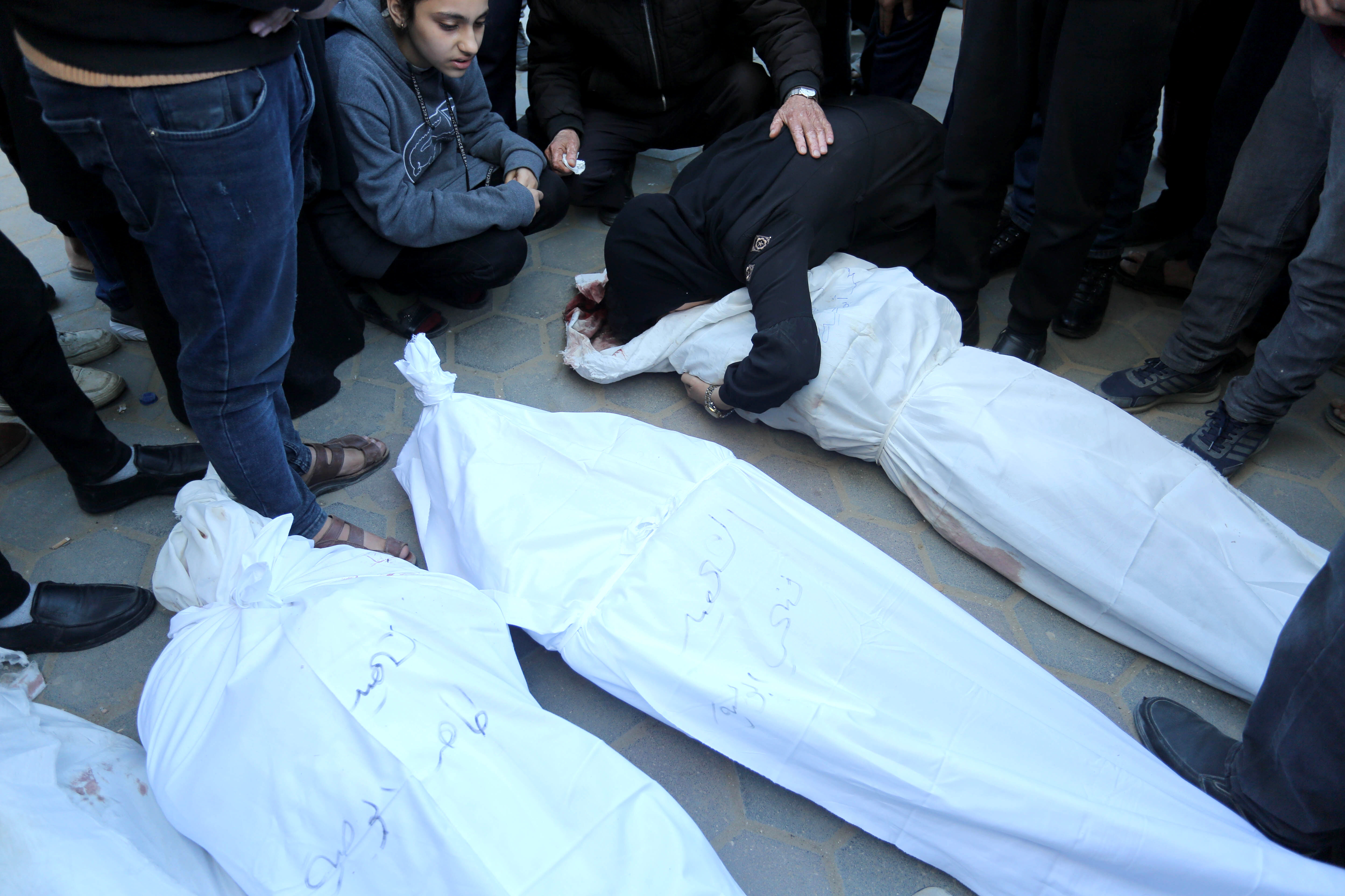 İsrail gece boyu Gazze'yi bombaladı! 47 ölü, çok sayıda yaralı var İsrail gece boyu Gazze'yi bombaladı! 47 ölü, çok sayıda yaralı var - 1. Resim