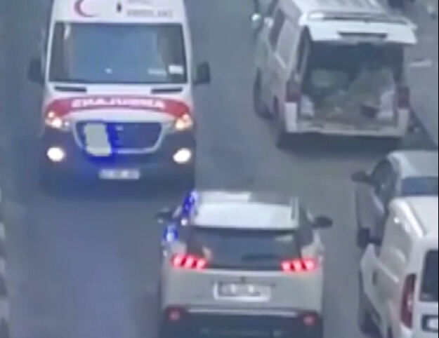 sürücü ambulansa yol vermedi