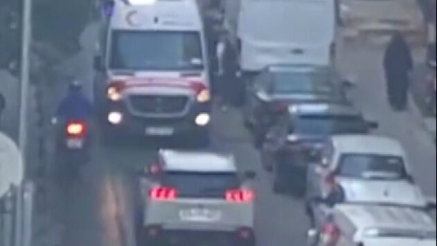 İstanbul'da ambulansa yol vermeyen sürücünün görüntüleri ortaya çıktı! İşte o skandal anlar - 2. Resim