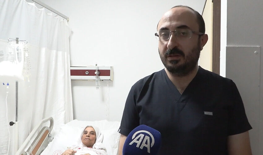 Karın ağrısı diye gitti, 20 kiloluk kitle çıkarıldı! Çok nadir saptanıyor - 1. Resim